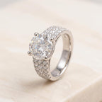 Round Diamond Engagement Ring – Solitaire with Side Stones