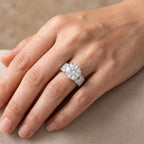 Round Diamond Engagement Ring – Solitaire with Side Stones