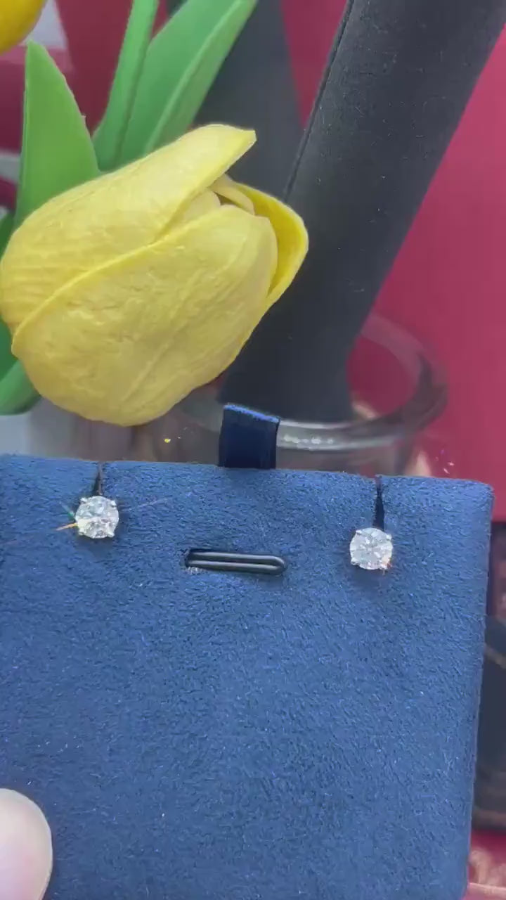 Video of the Round Diamond Solitaire Studs