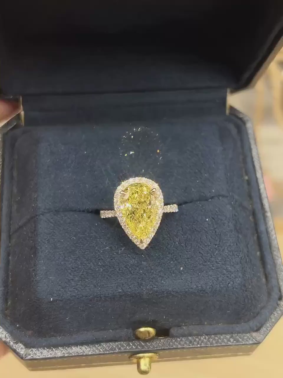 Video of the Pear Shaped Yellow Diamond Engagement Ring – Diamond Halo