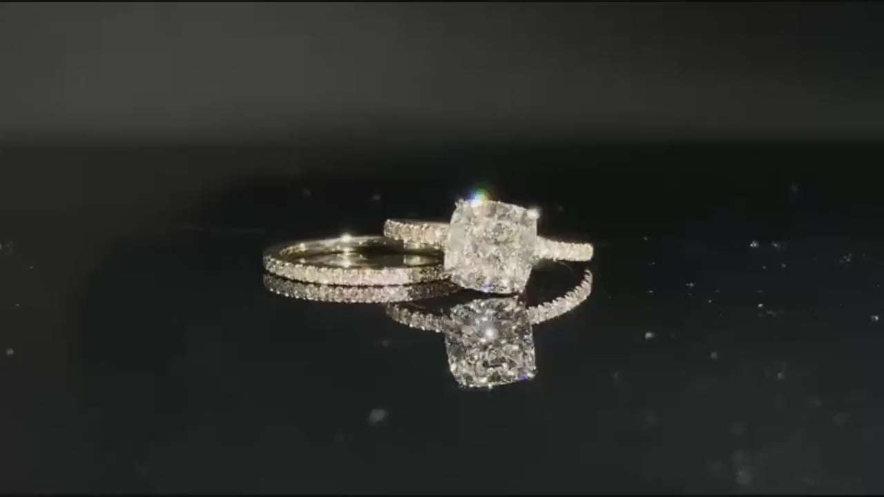 Video of the Cushion Cut Lab-Grown Diamond Bridal Set